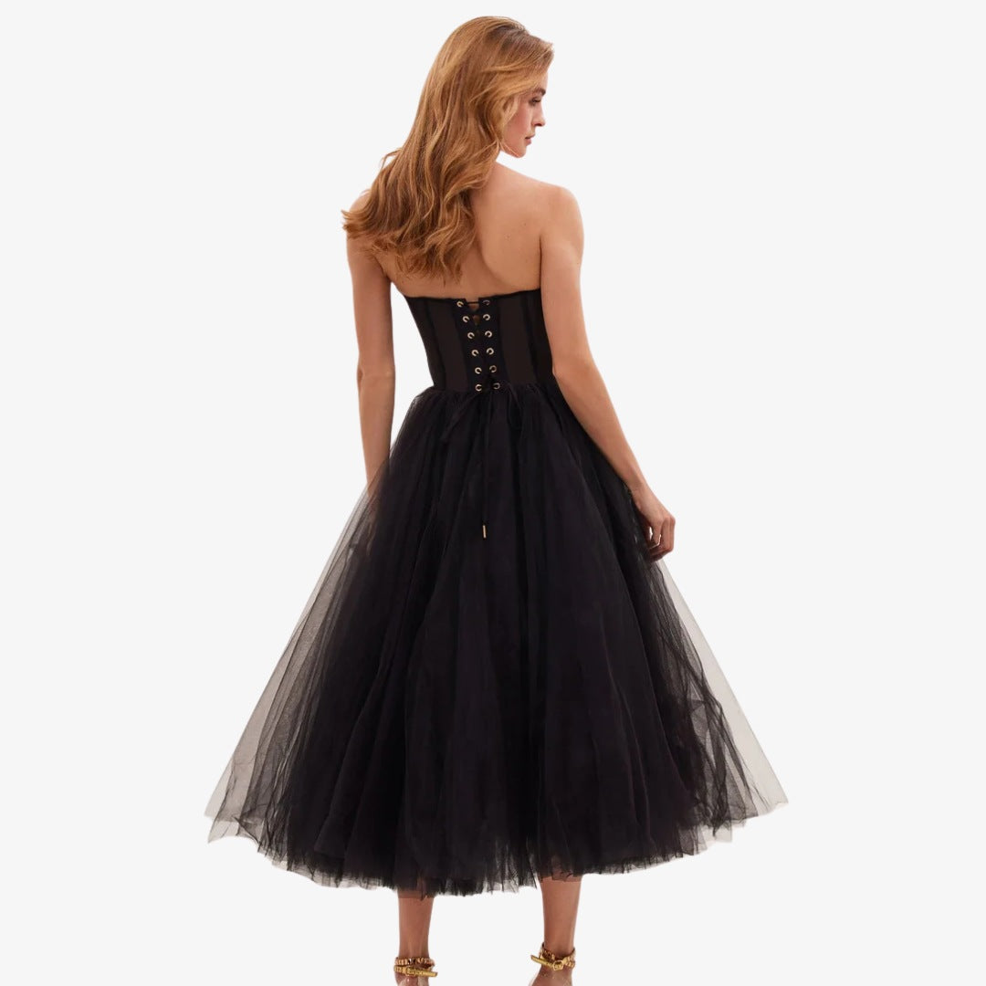 Axelbandslös tyll midiklänning med hjärtformad urringning och snörkorsett