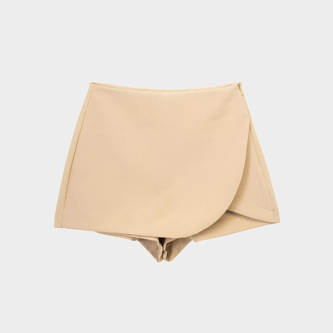 Asymmetrisk miniskort med omlott design och hög midja