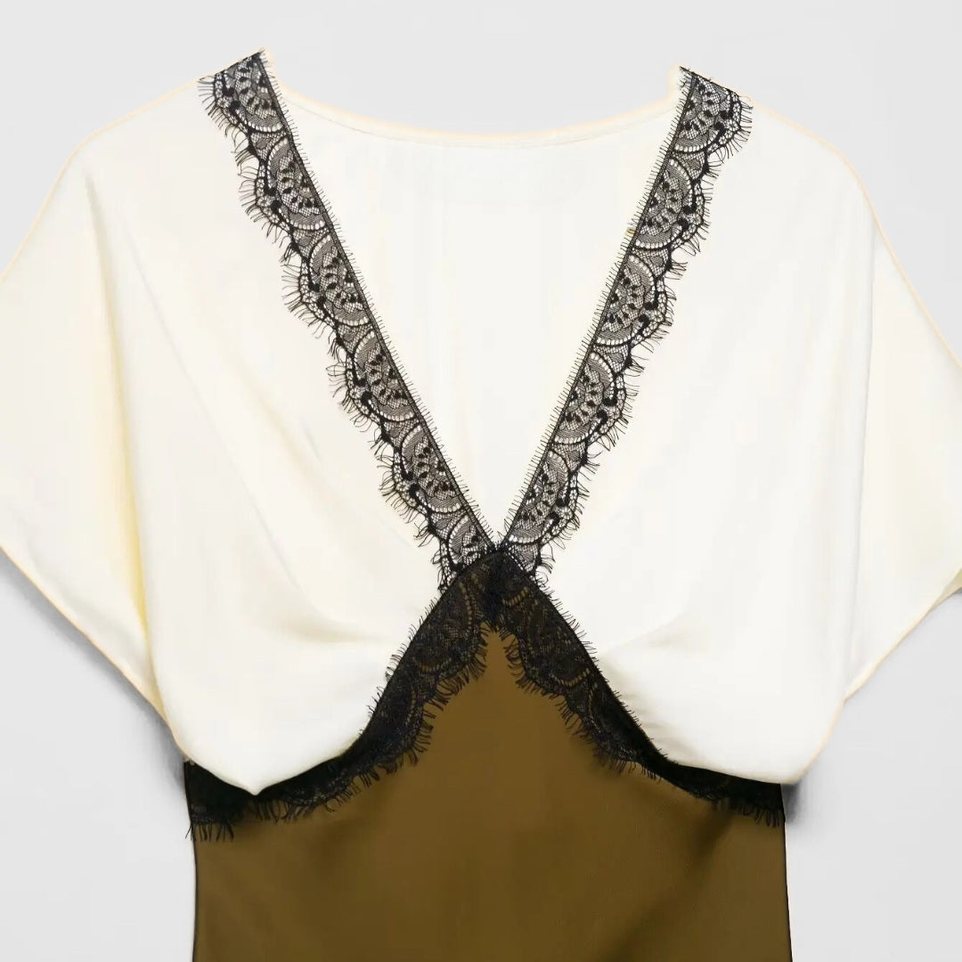 Silkesliknande midigown med spetskant och kontrasterande överdel