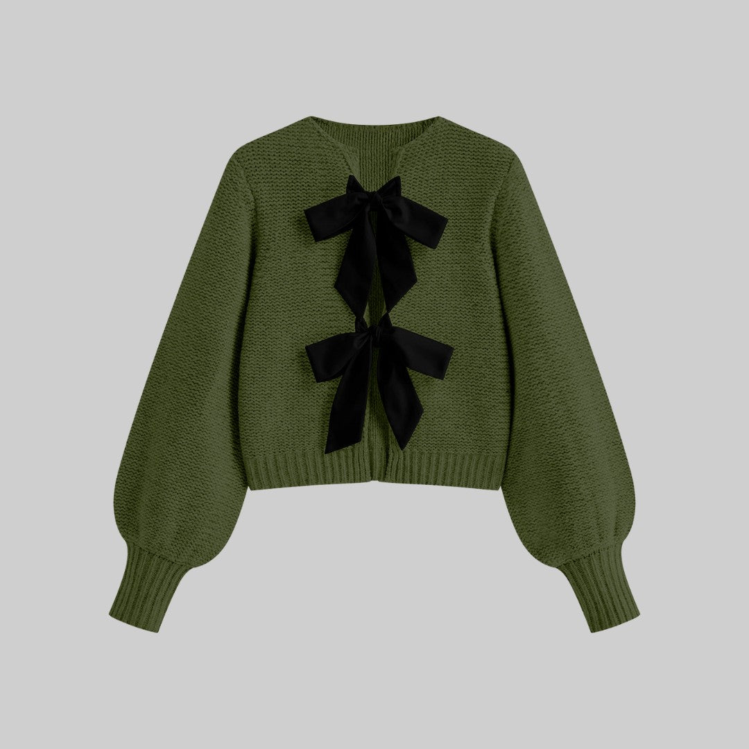 Stickad kofta med satinrosetter och ballongärmar