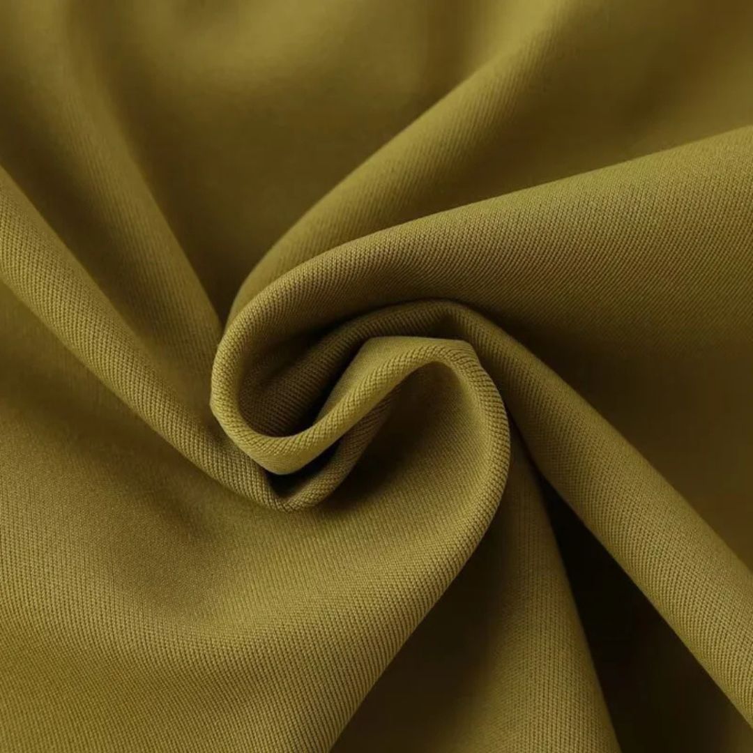 Halterlinne med bar rygg och off-shoulder-skärning