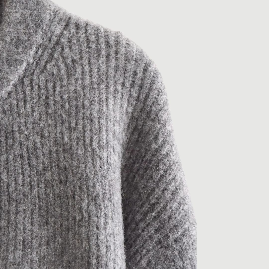 Grå stickad zip-jacka med rund hals och rak passform