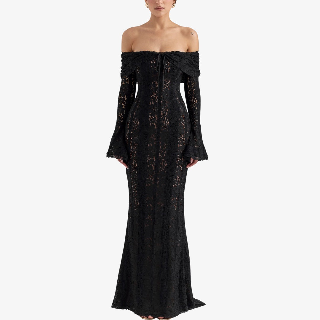 Lång axelbandslös spetsklänning med utsvängda ärmar och draperad överdel