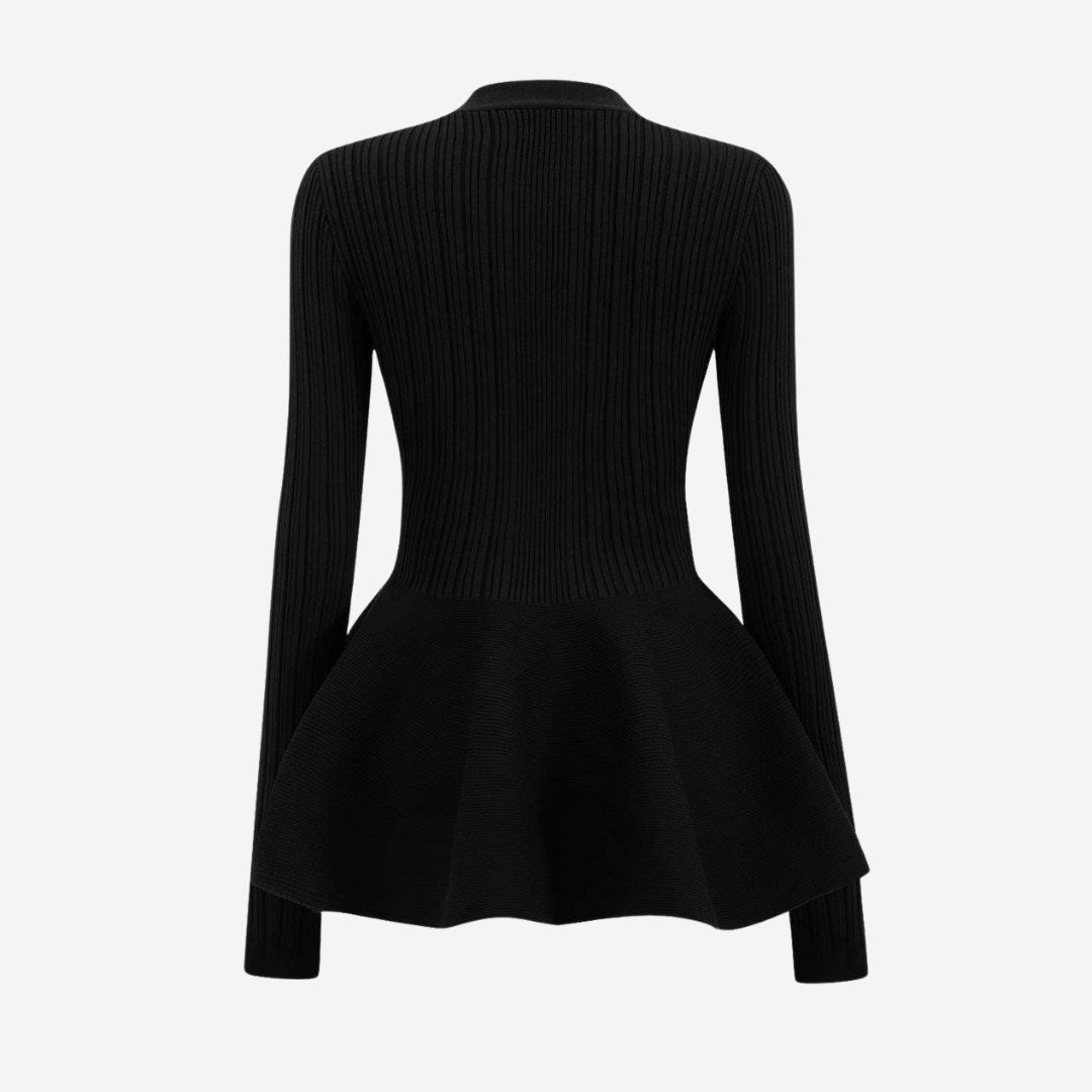 Stickad kofta med peplumdesign och knappstängning framtill