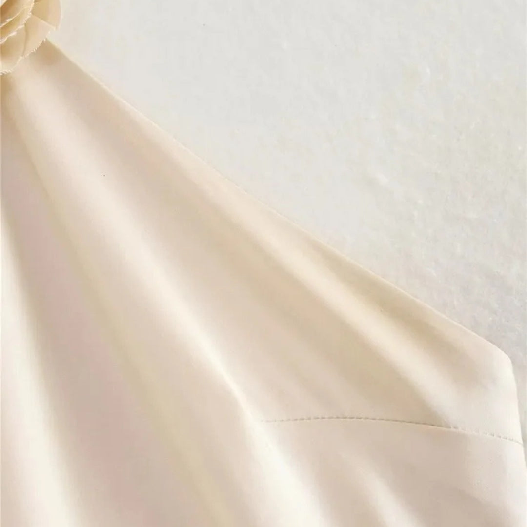 Vit Halterneck midiklänning med blommig applikation och slank silhuett