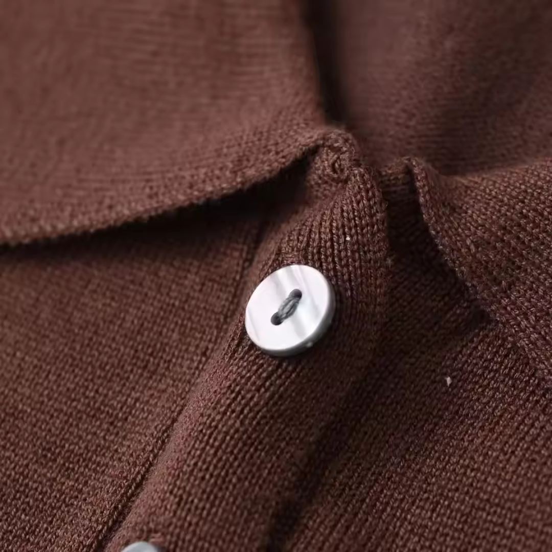 Brun stickad tröja med polokrage ficka och lång ärm