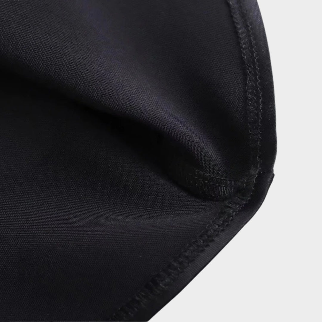 Midilång satinkjol med naturlig midja och A-linjeform