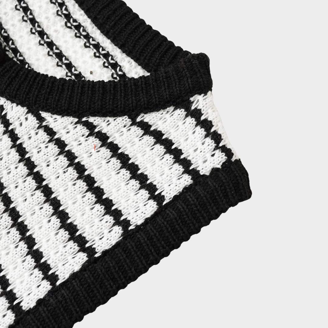 Vintageinspirerad stickad kofta med smala axelband och knappar