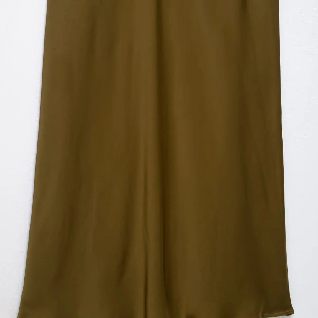 Silkesliknande midigown med spetskant och kontrasterande överdel