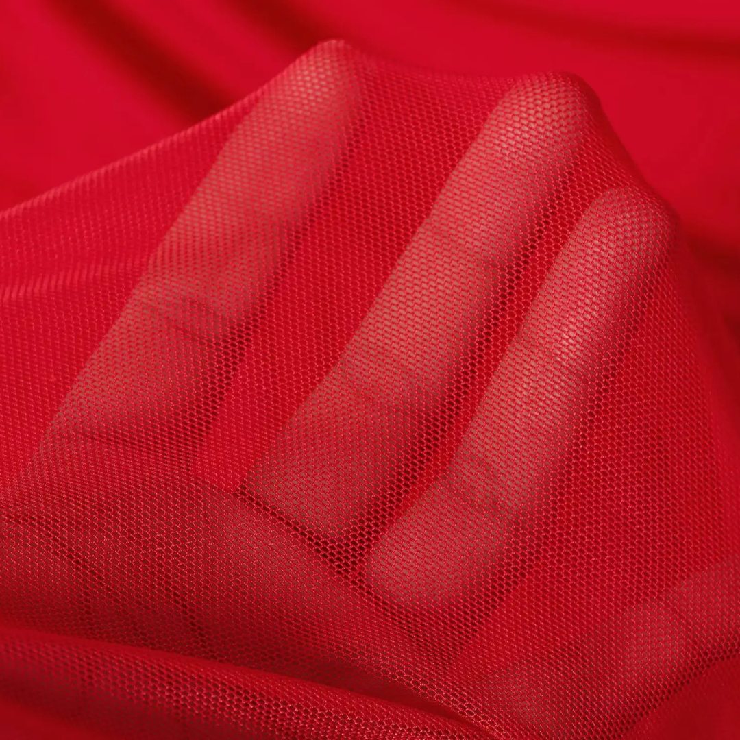 Midiklänning i mesh med polokrage och draperad överdel