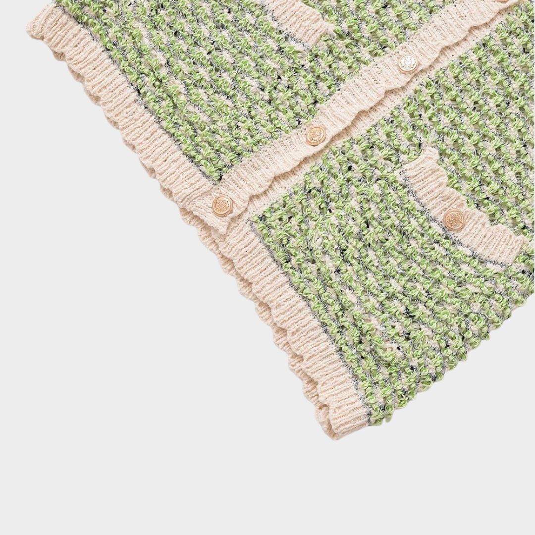 Ljusgrön ärmlös stickad kofta med rund hals knappstängning och fickor