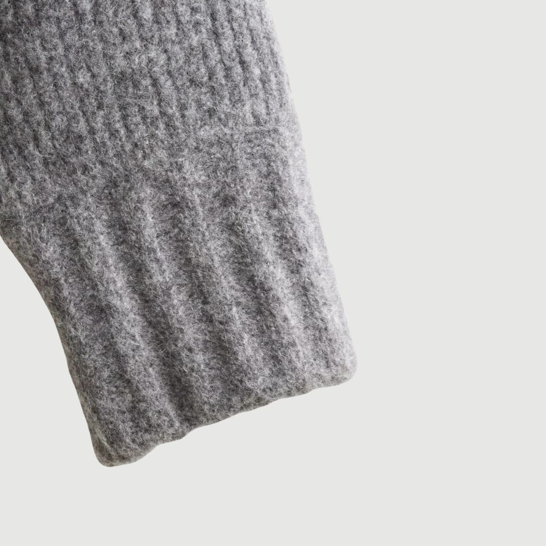 Grå stickad zip-jacka med rund hals och rak passform