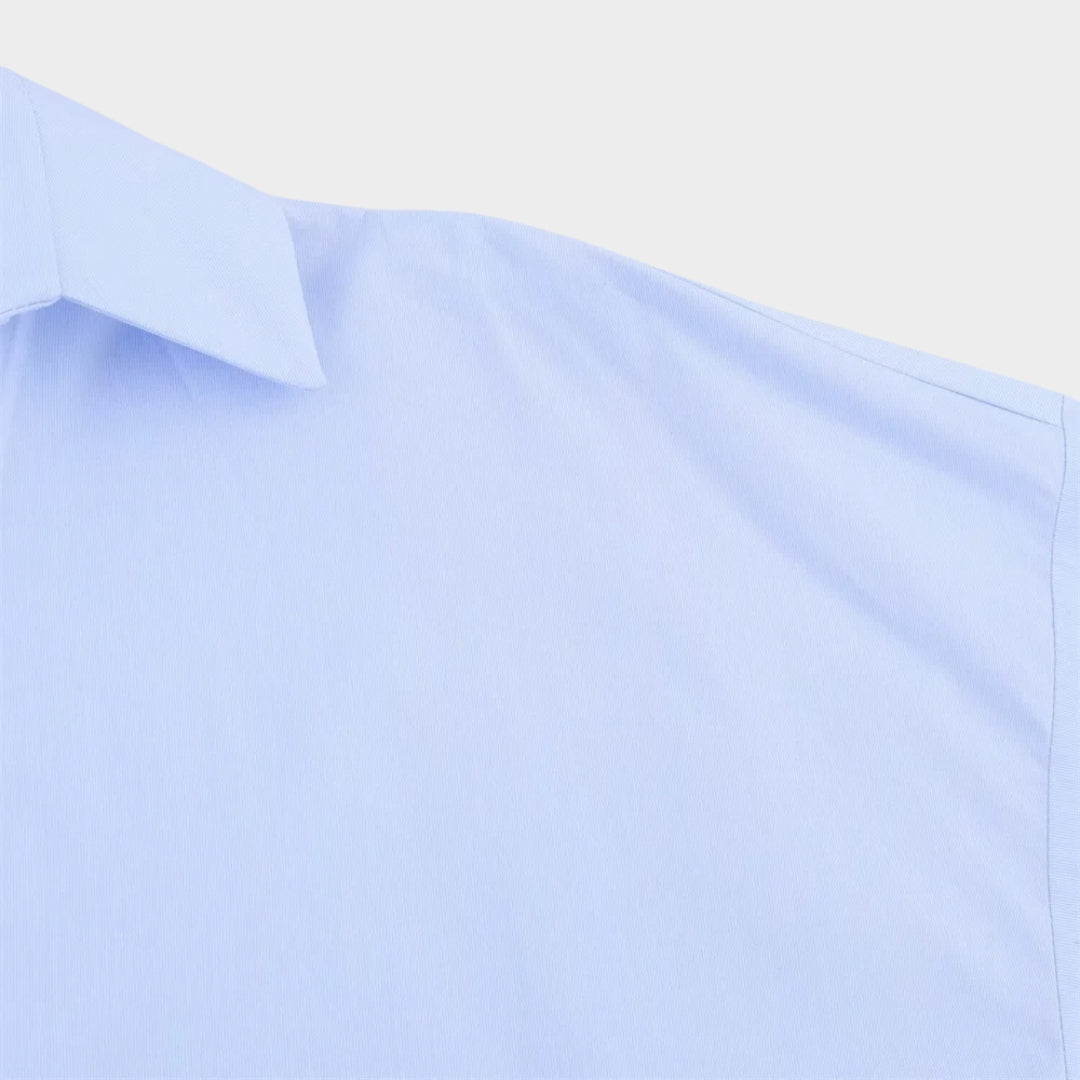 Oversize skjorta med knappstängning och uppvikta ärmar