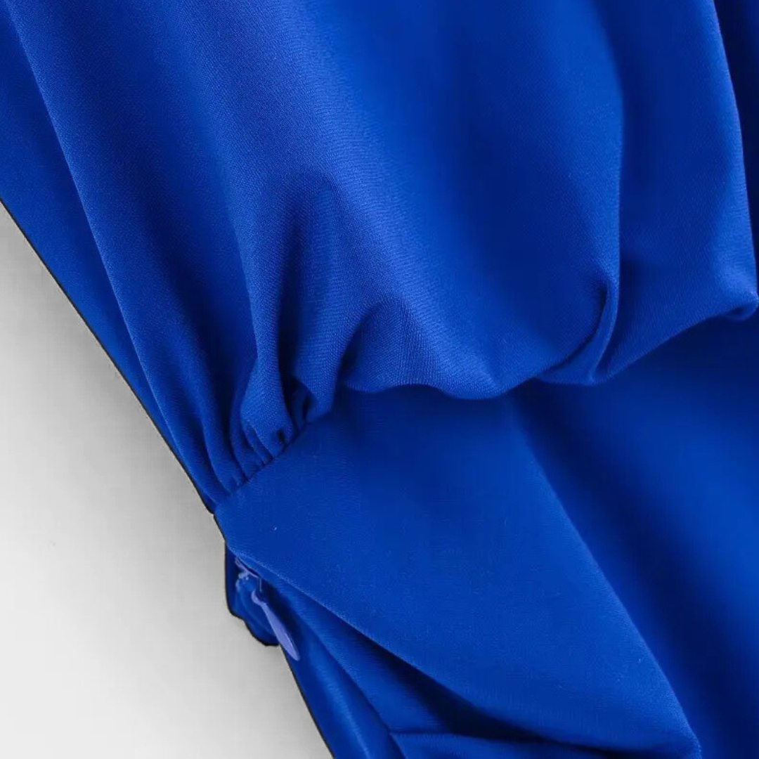 Blä Maxiklänning med asymmetrisk drapering och enaxlad design i vävt tyg