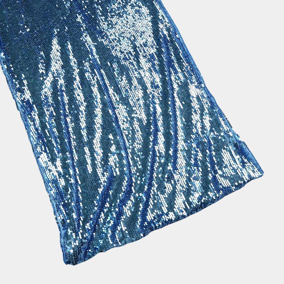 Blå paljettklänning i bodycon-modell med ärmlös design