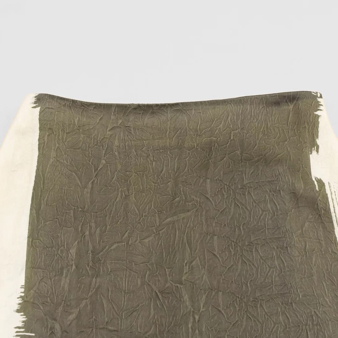 Kjol i ankellängd med blommönster och naturlig midja