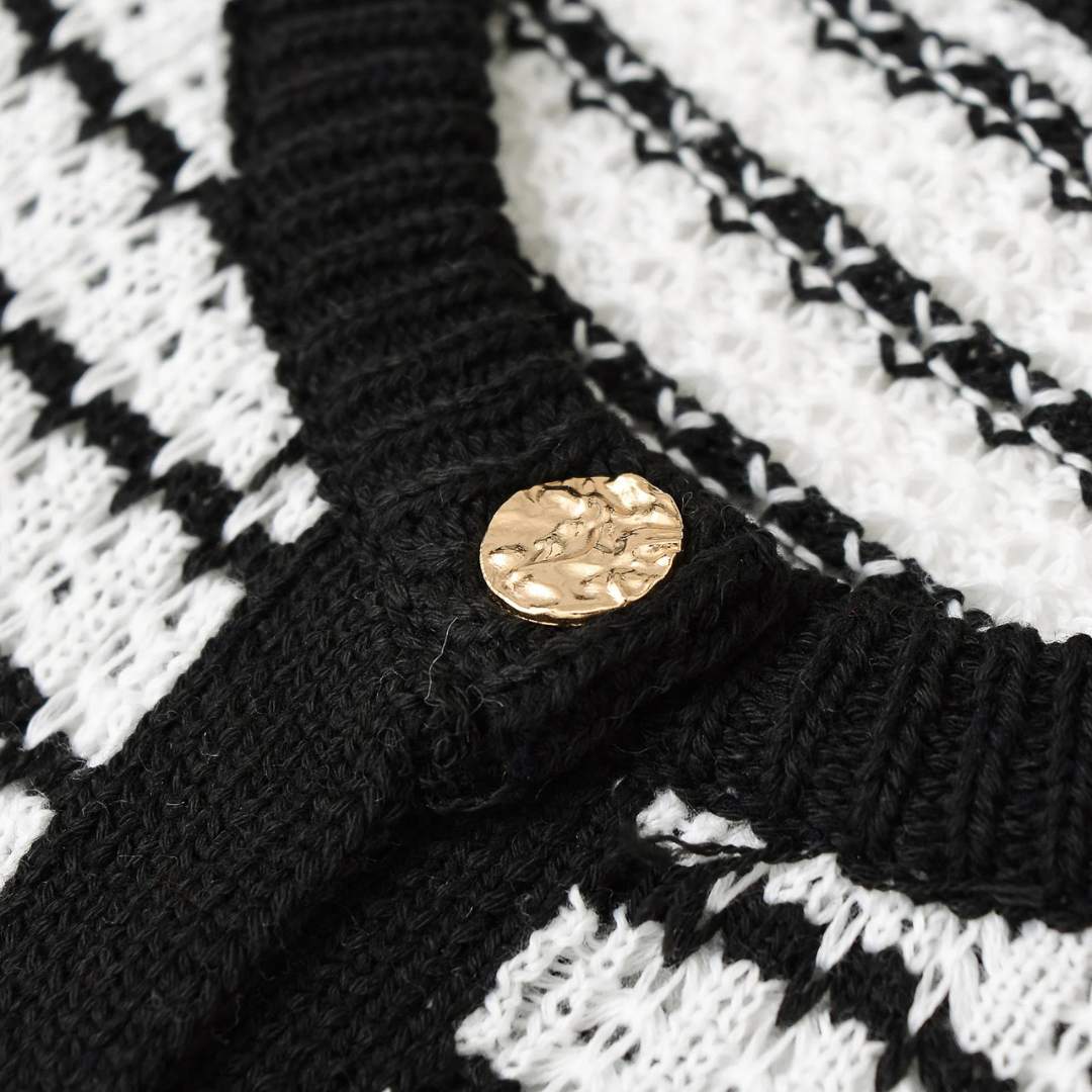 Vintageinspirerad stickad kofta med smala axelband och knappar