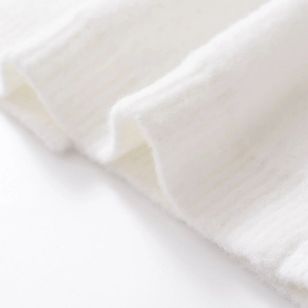 Kortärmad stickad kofta med rosettdetaljer och knappstängning