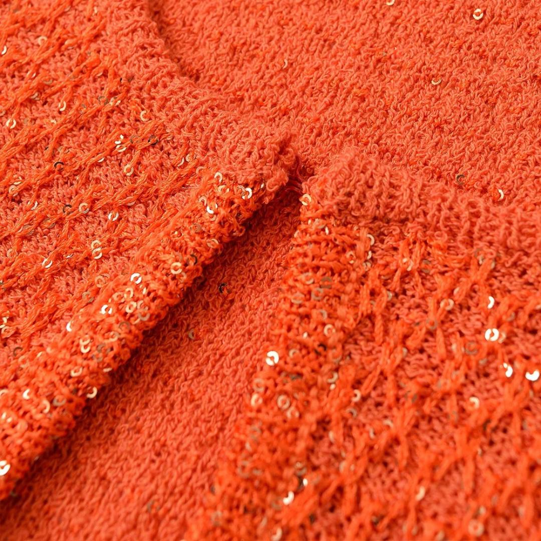 Orange stickad kofta med kort ärm paljettdetaljer och dekorativ knapp