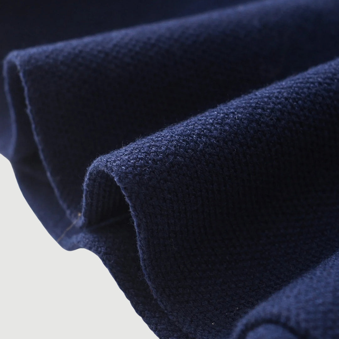 Figurnära kofta i marinblått med dekorativa knappar