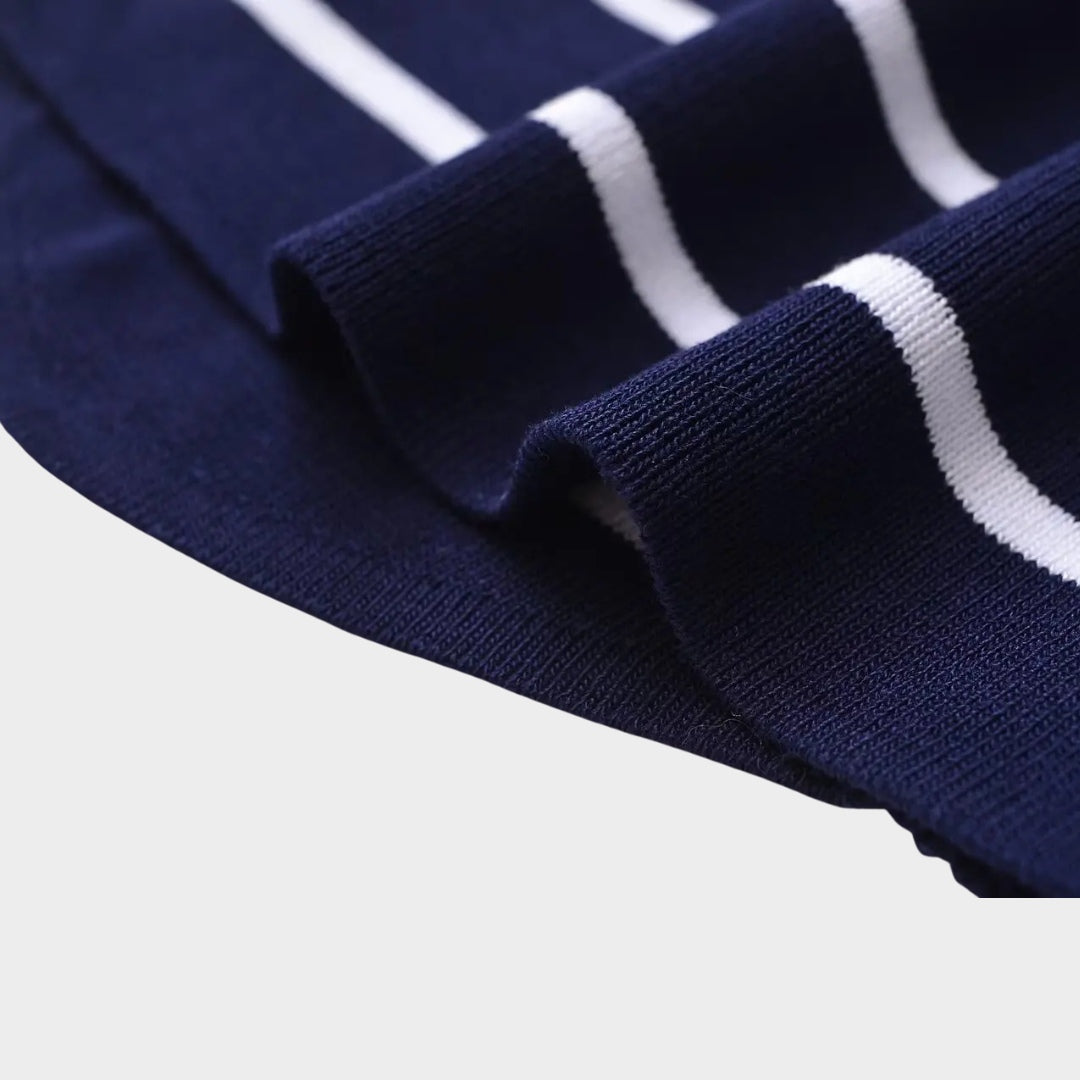 Stickad väst med ränder och asymmetrisk fåll