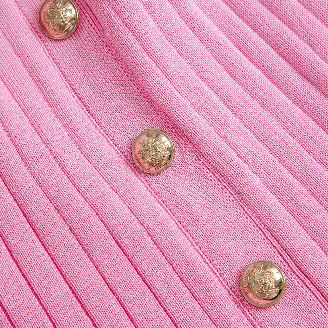 Stickad midiklänning med kort ärm och knappdekor framtill