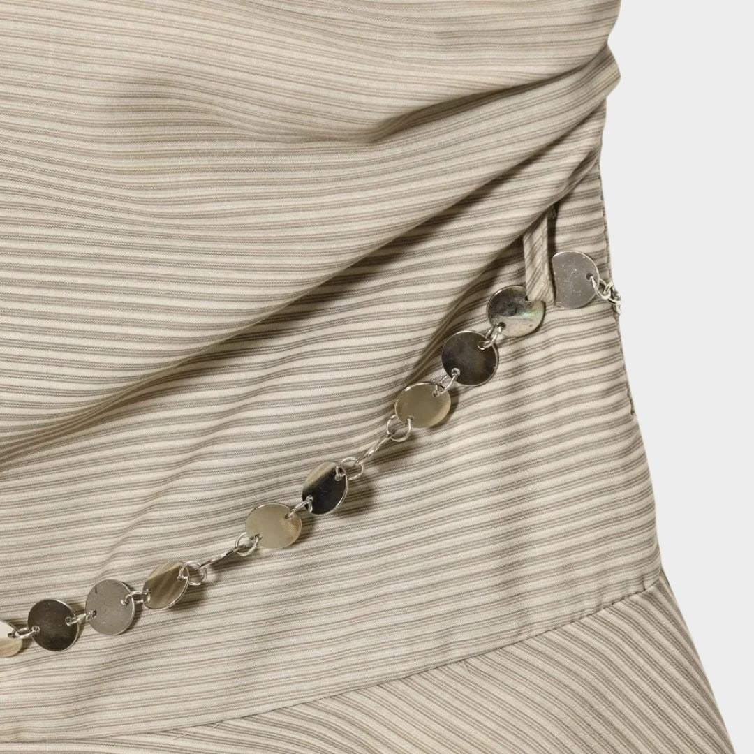 Randig halterneck-miniklänning med bar rygg och silverfärgad kedjedetalj