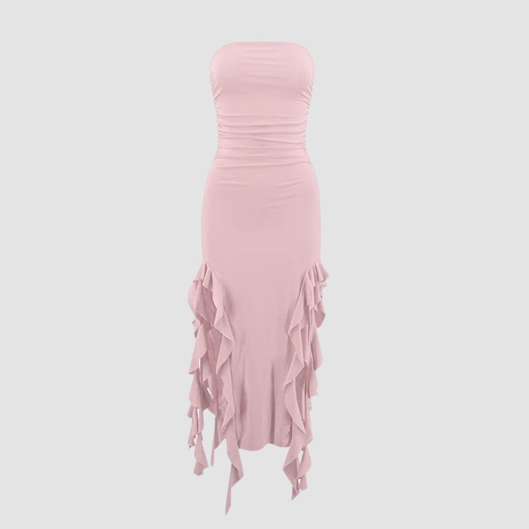 Axelbandslös bodycon midiklänning med volanger och asymmetrisk fåll
