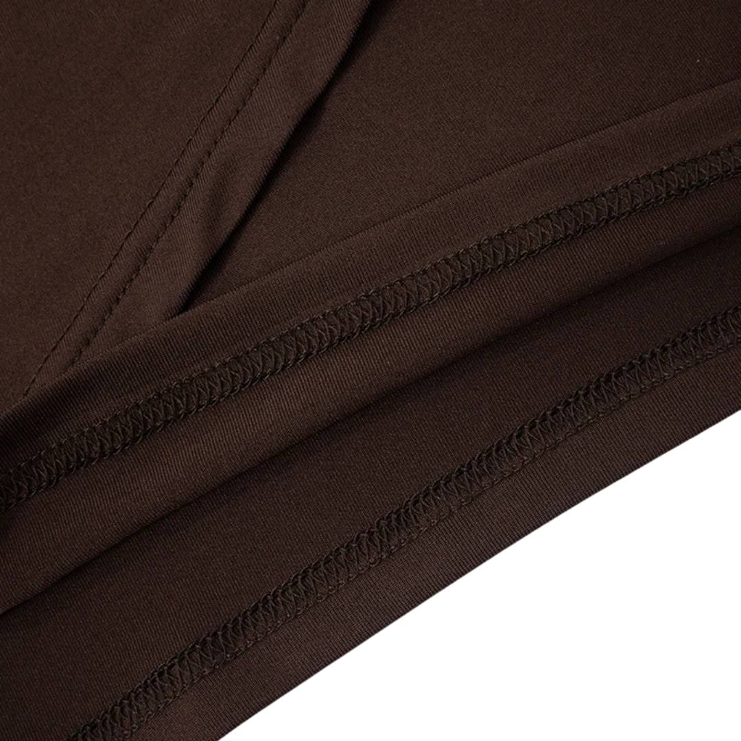 Asymmetrisk brun miniklänning med knytband och fladderärmar