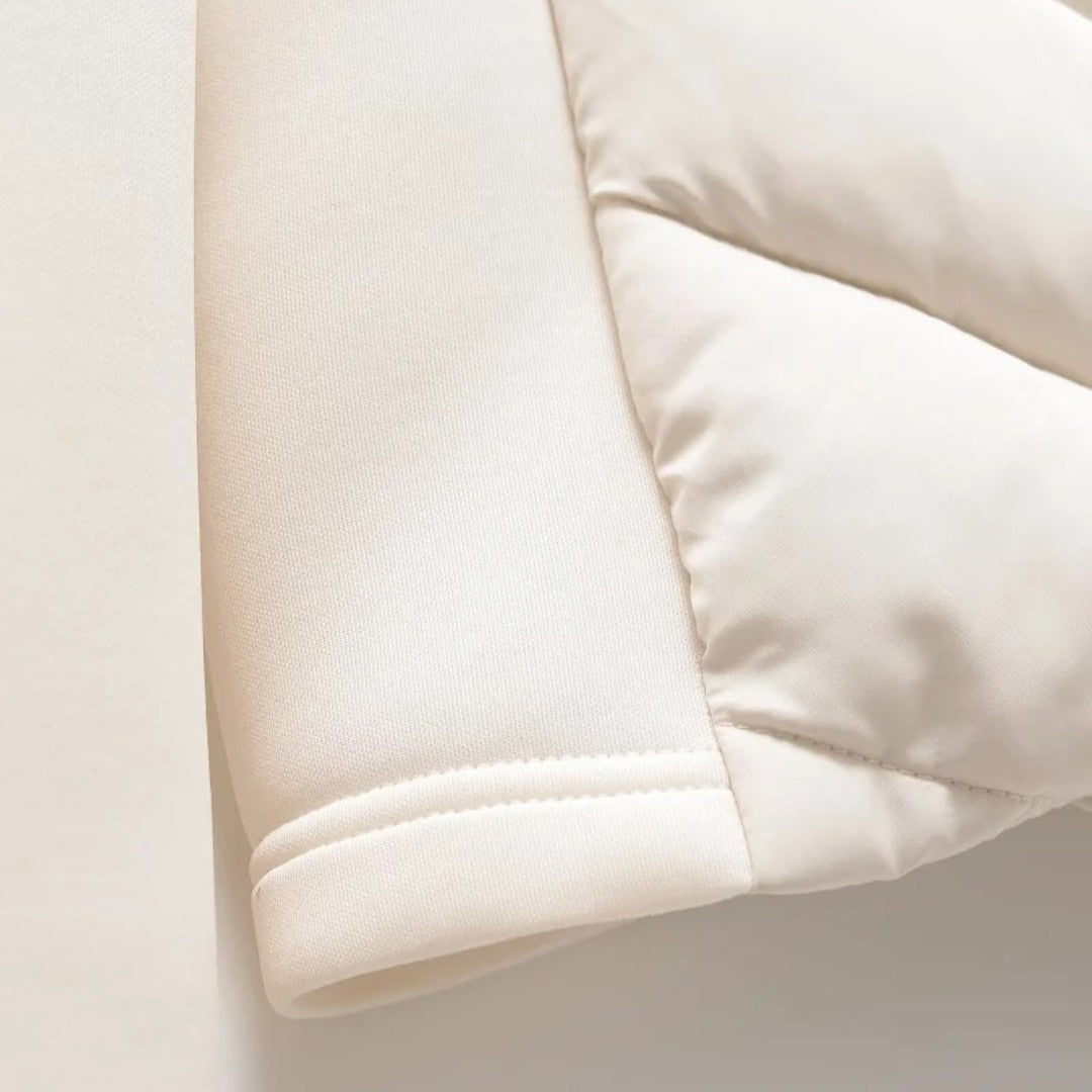 Huva sportjacka i smal passform med quiltat framstycke och mjuka stretchärmar