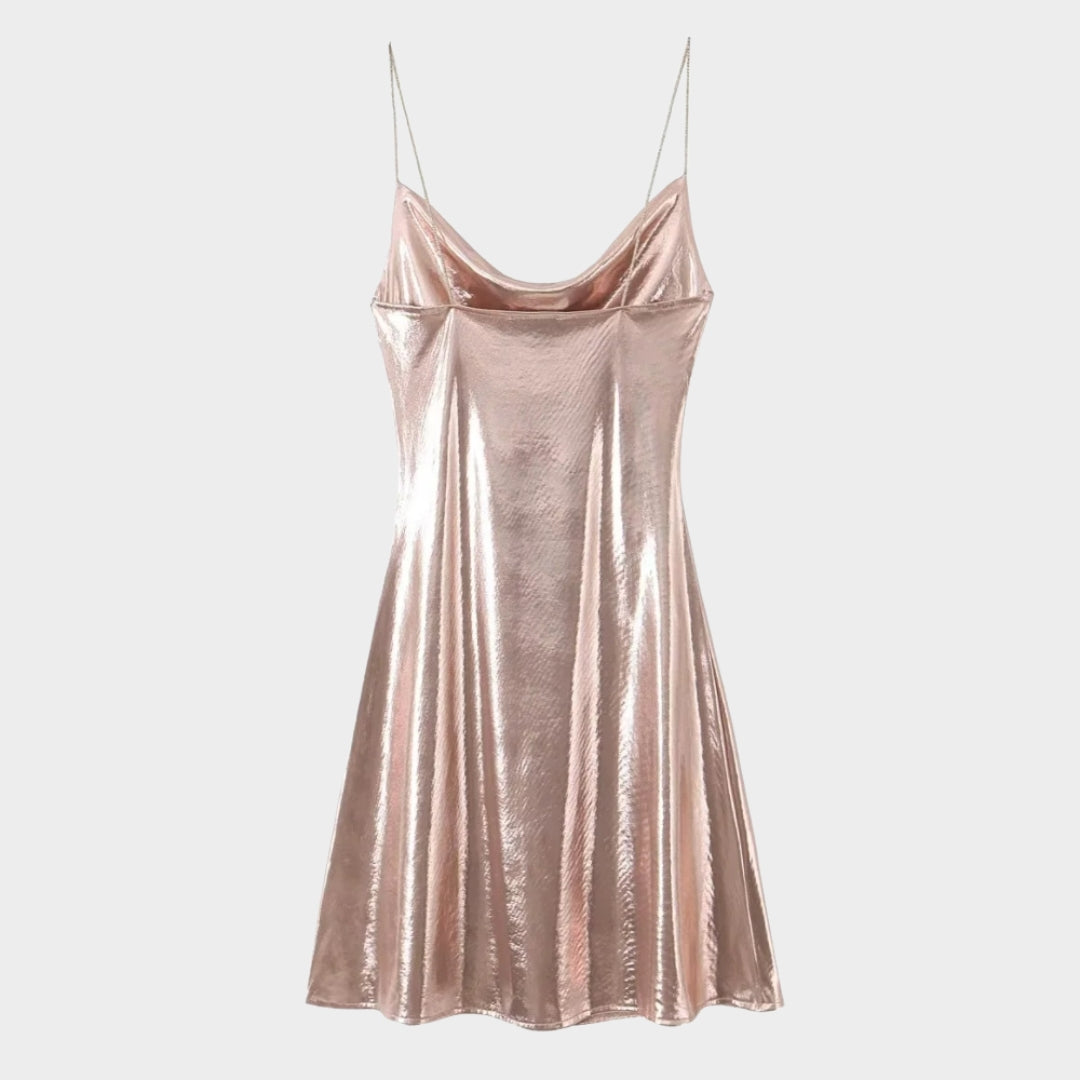 Glittrande miniklänning med smala axelband och öppen rygg