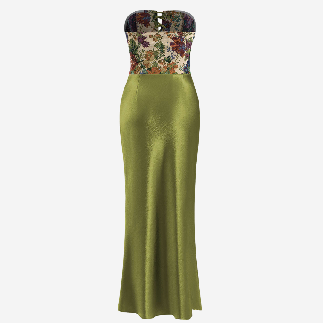 Axelbandslös figurnära midiklänning i satin med blommigt mönstrad liv och draperad kjol