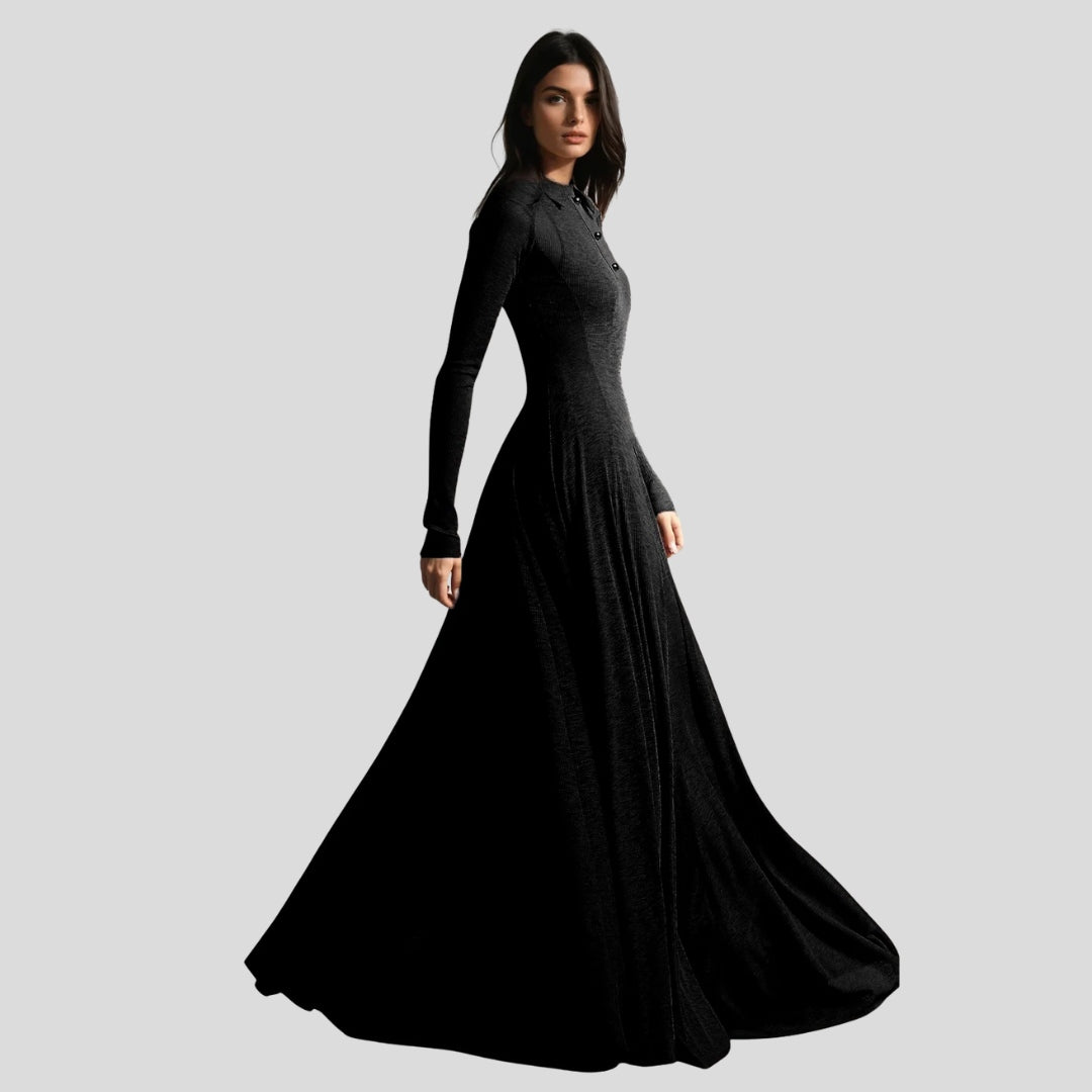 Stickad maxiklänning med lång ärm, krage och elegant utsvängd silhuett