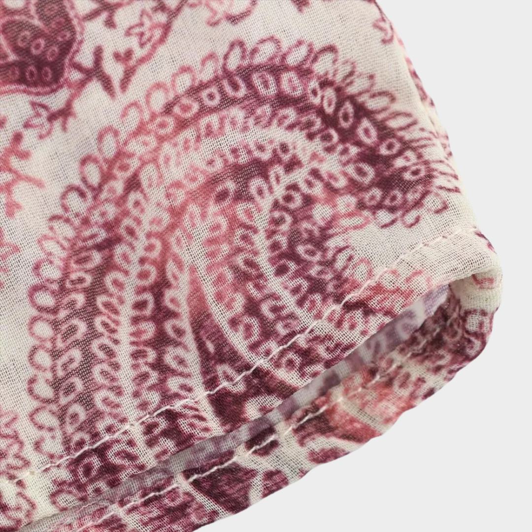 Lång paisleymönstrad klänning med volymärmar och lagerdetalje