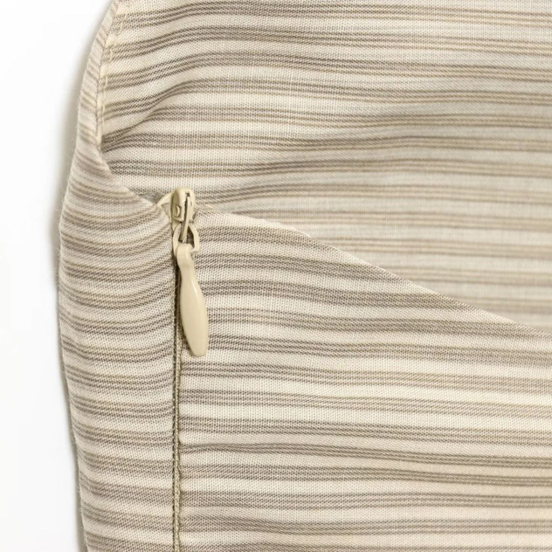 Randig halterneck-miniklänning med bar rygg och silverfärgad kedjedetalj