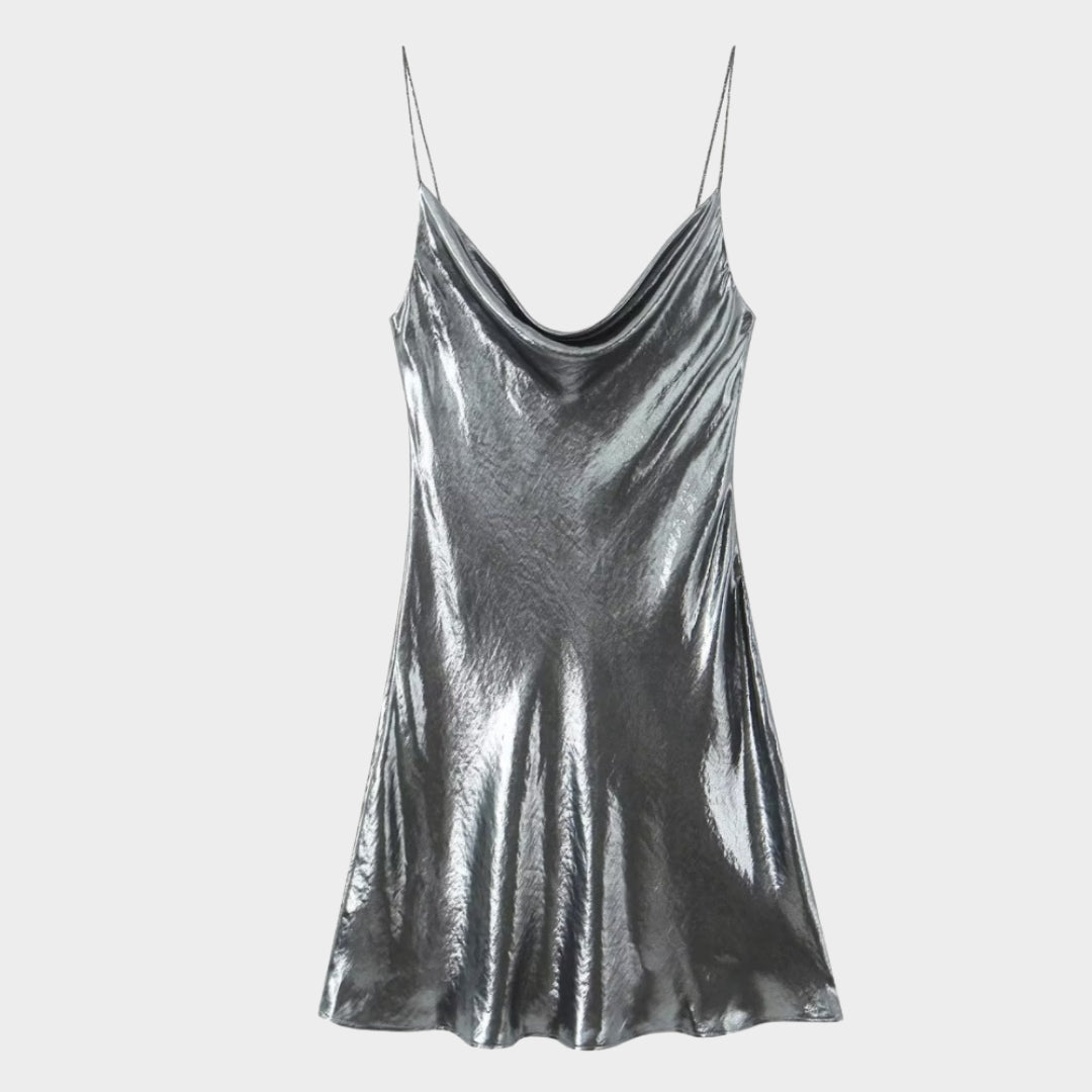 Glittrande miniklänning med smala axelband och öppen rygg