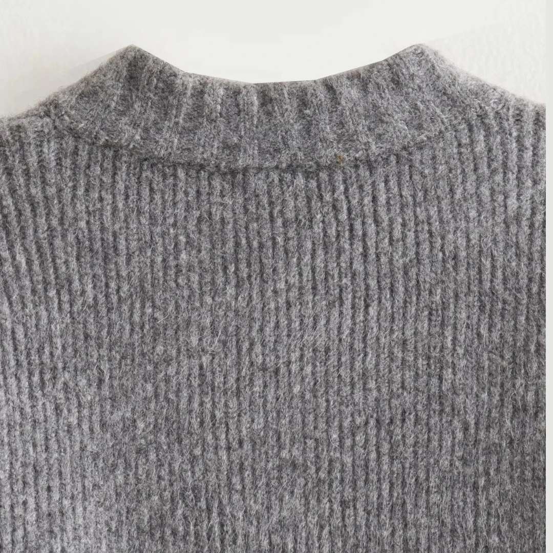 Grå stickad zip-jacka med rund hals och rak passform