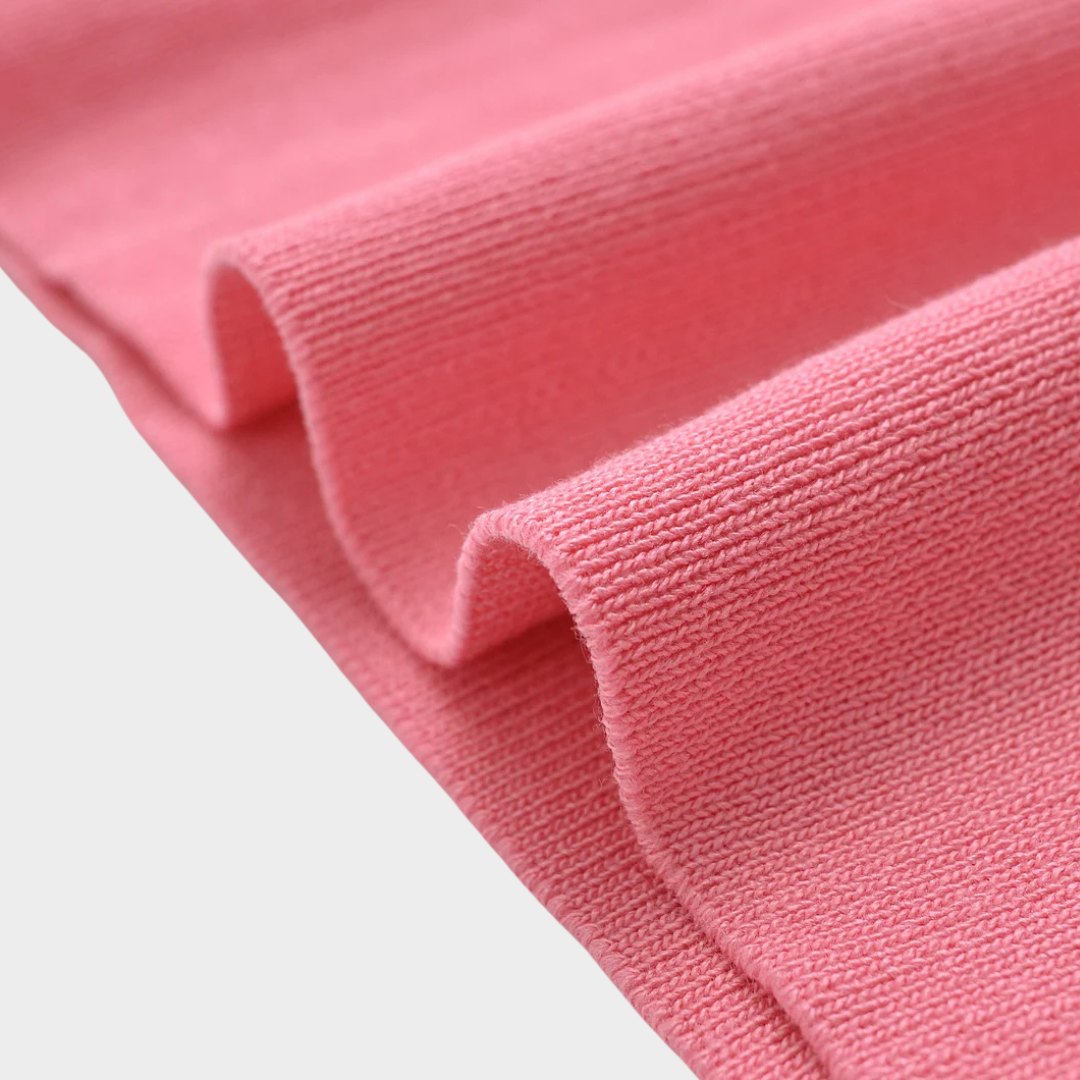 Stickad miniklänning med fickor och metallknappar