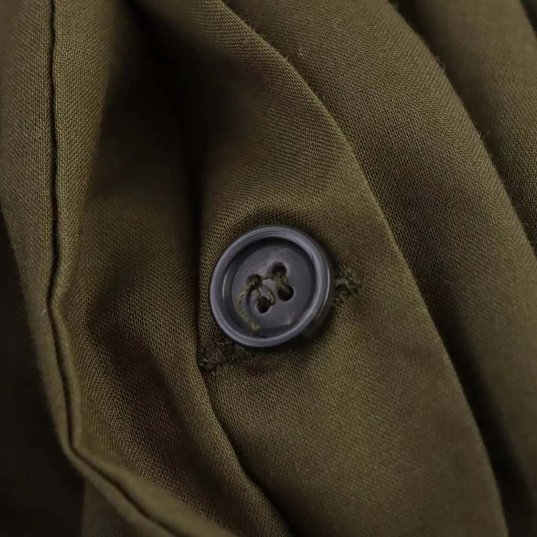 Midiklänning med omlottkänsla och resårmidja i vävt tyg