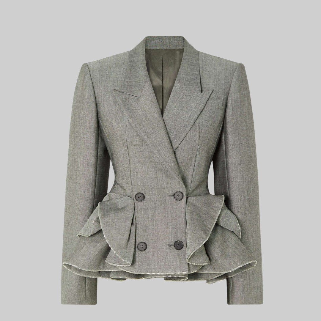 Grä dubbelknäppt kavaj med volang-peplum midja