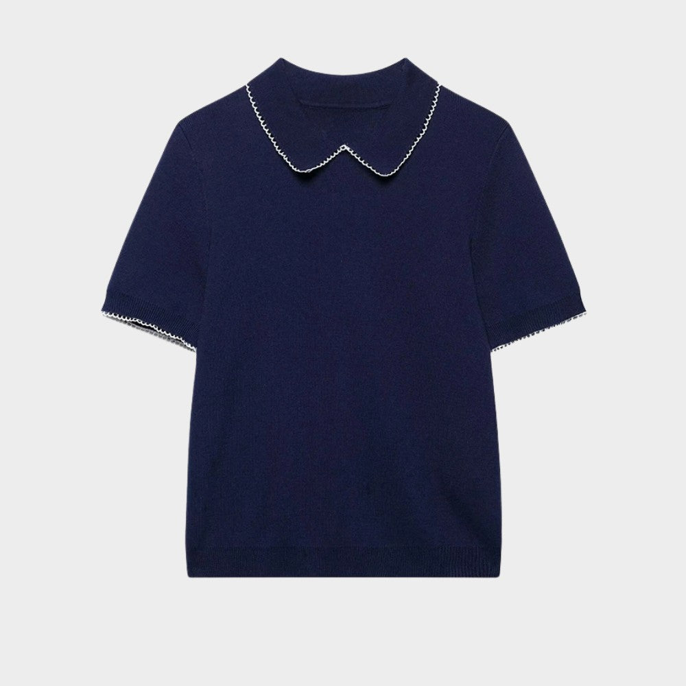 Stickad mörkblå topp med krage och kort ärm