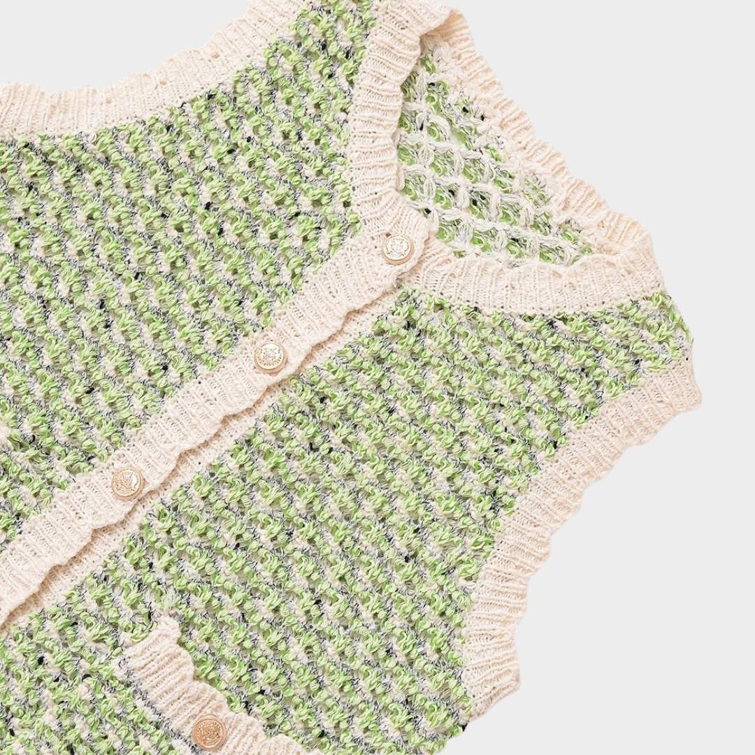 Ljusgrön ärmlös stickad kofta med rund hals knappstängning och fickor