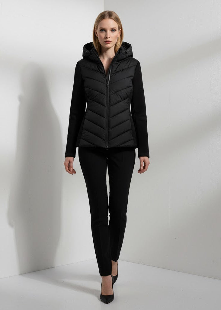 Huva sportjacka i smal passform med quiltat framstycke och mjuka stretchärmar