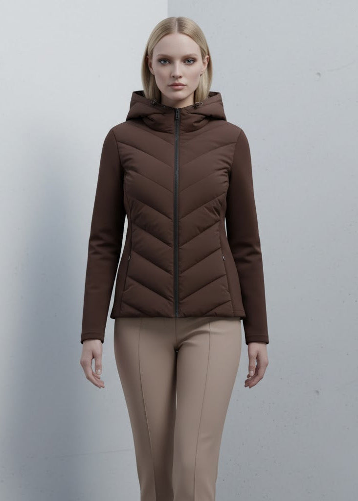 Huva sportjacka i smal passform med quiltat framstycke och mjuka stretchärmar