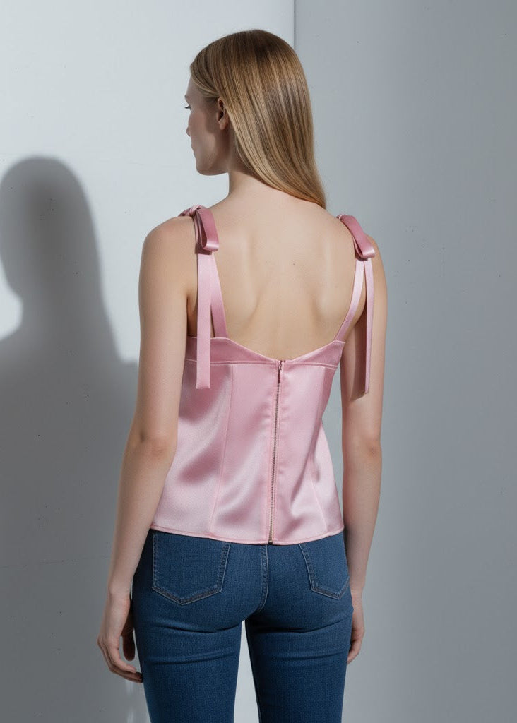 Satintopp med knytbara axelband och kort skärning