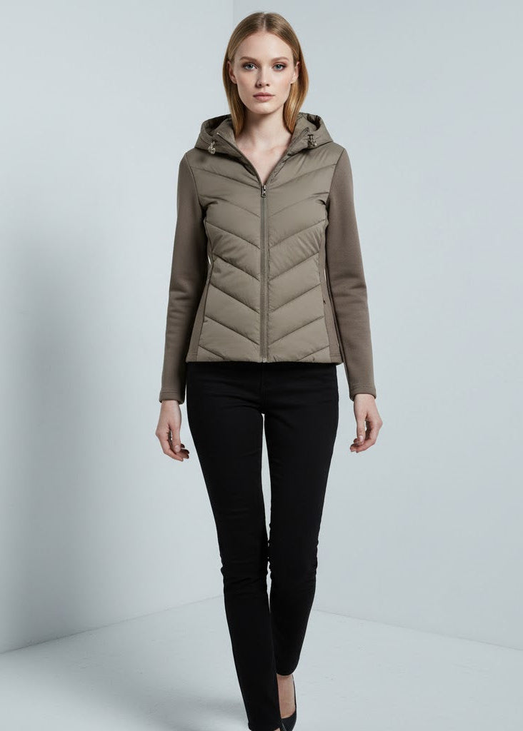 Huva sportjacka i smal passform med quiltat framstycke och mjuka stretchärmar