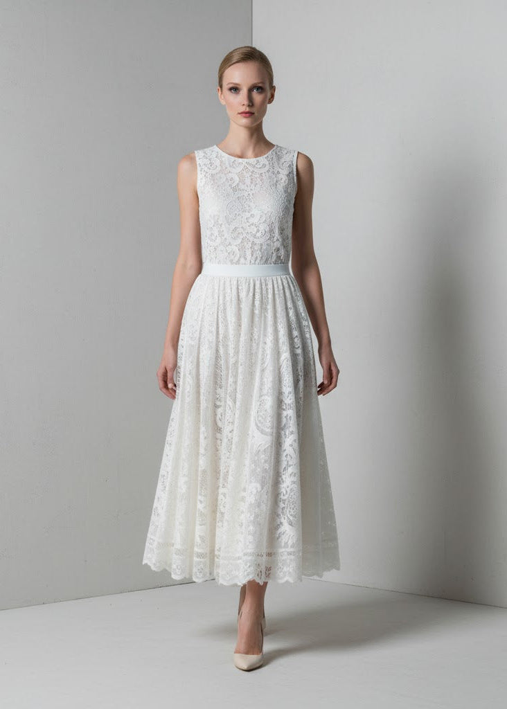 Kjol i spets med naturlig midja, ankellängd, A-linje silhuett och delikat struktur