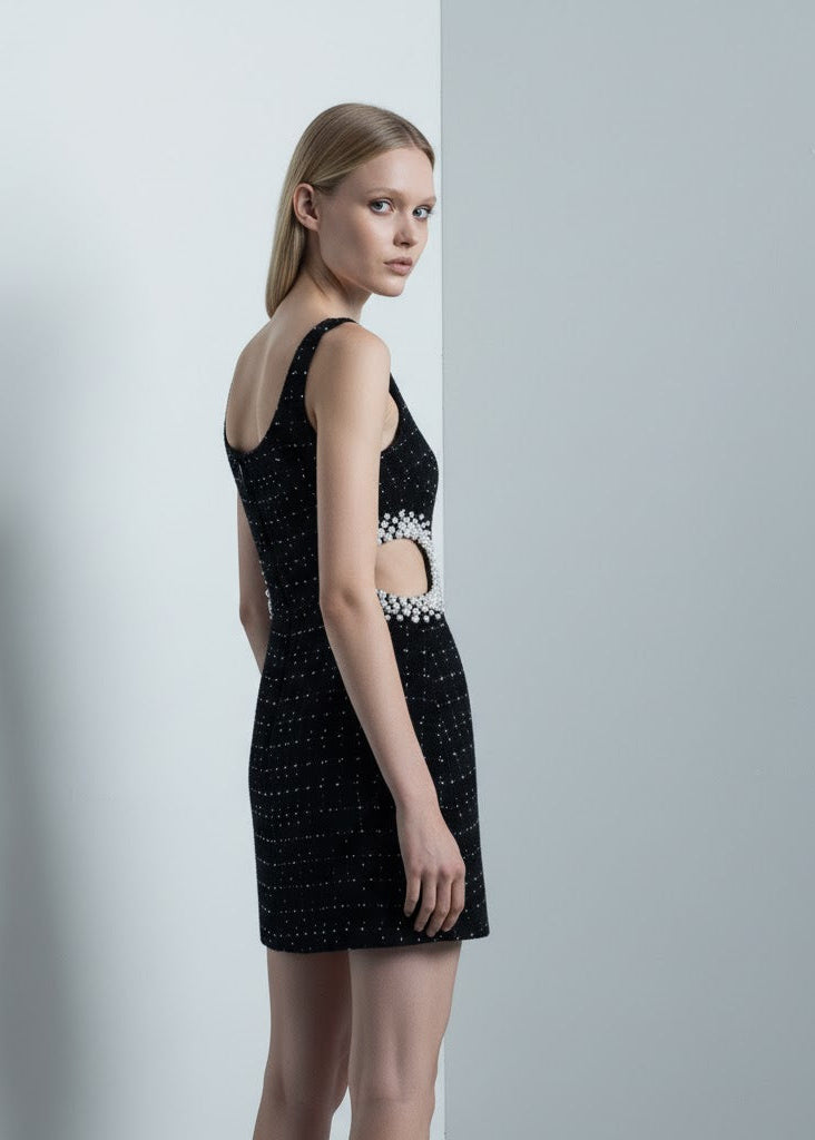 Svart ärmlös miniklänning med pärldetaljer
