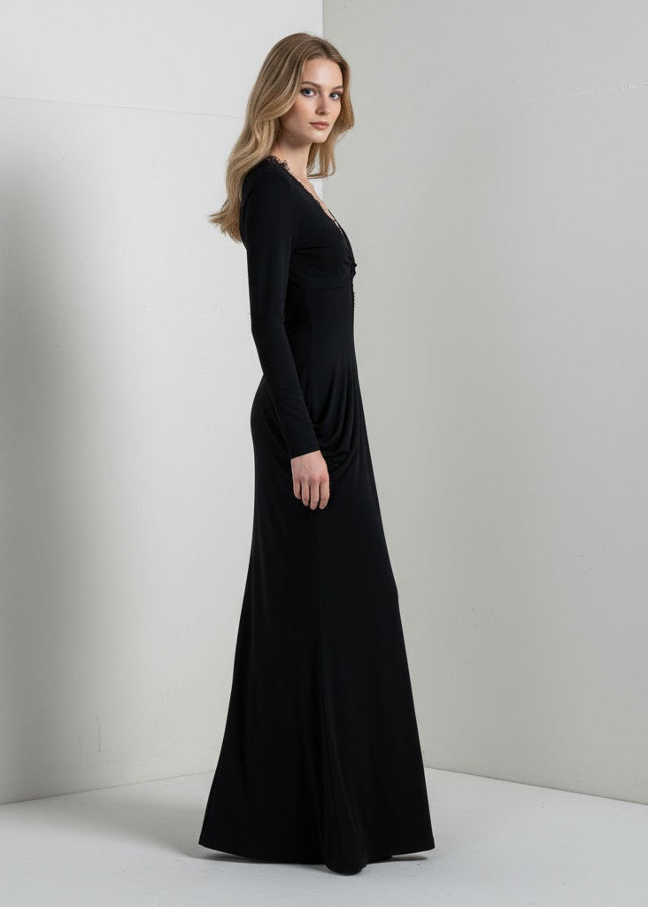 Svart figurnära jerseyklänning med spetsdetaljer drapering och markerad midja