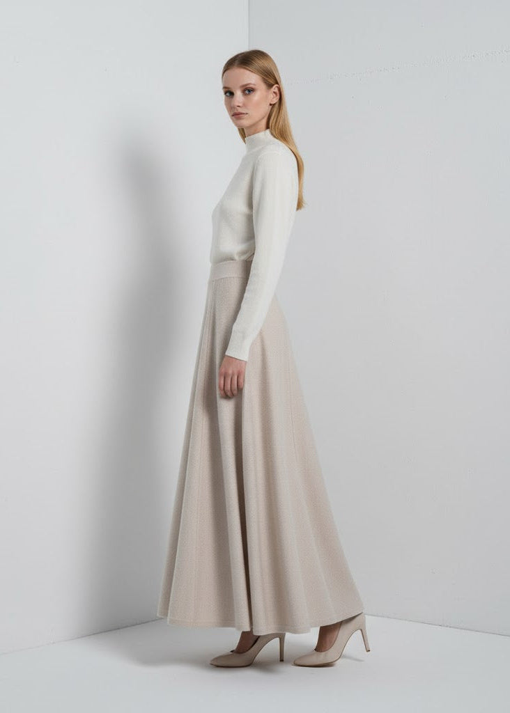 Lång stickad kjol i mjuk jerseykvalitet med utsvängd silhuett och bekväm midja